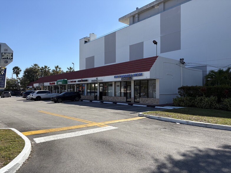 2550-2584 NE Miami Gardens Dr, Miami, FL for lease - Building Photo - Image 2 of 8