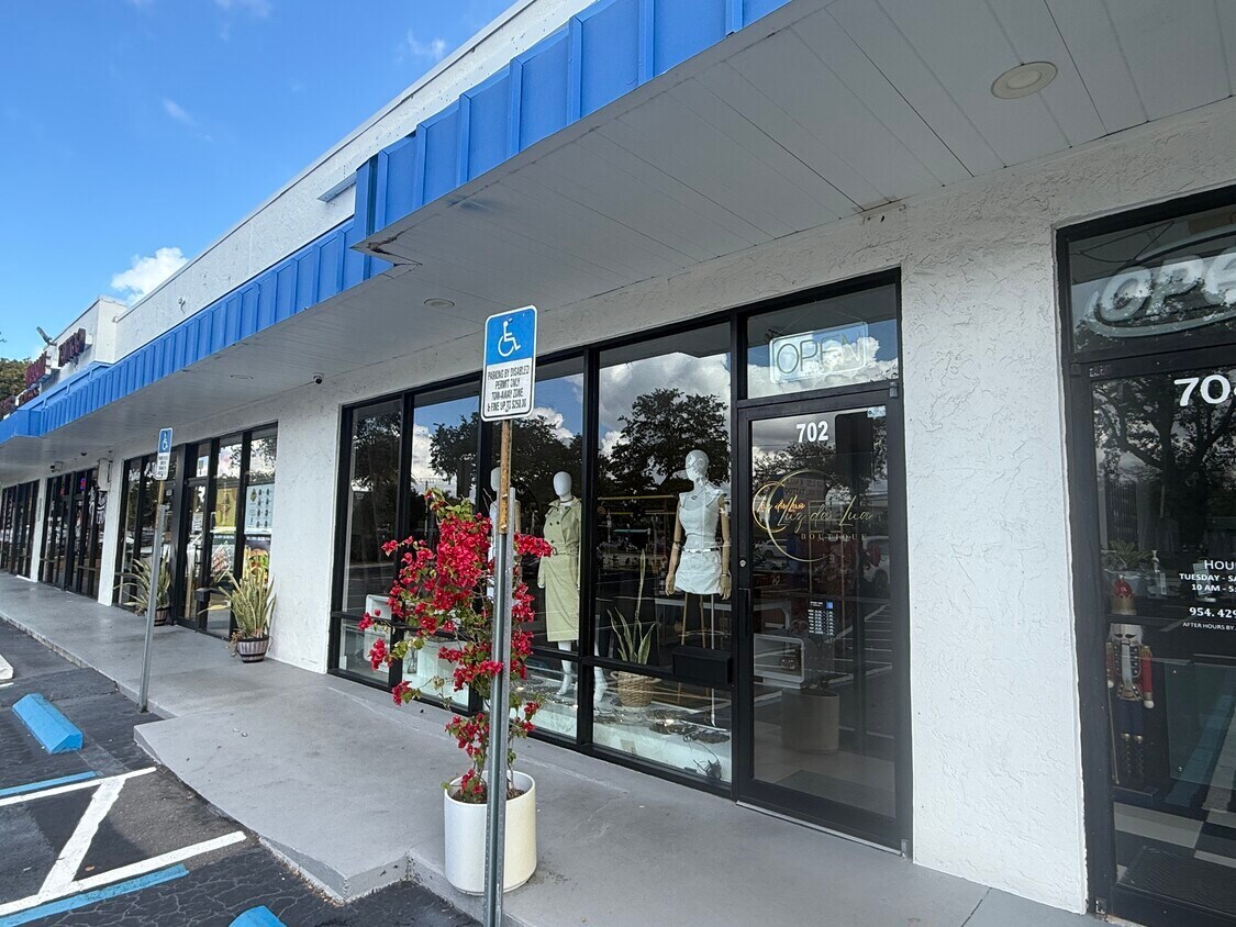 700-708 S Federal Hwy, Deerfield Beach, FL à louer Photo intérieure- Image 1 de 4
