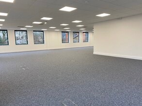 106 High St, Crawley for lease Interior Photo- Image 2 of 2