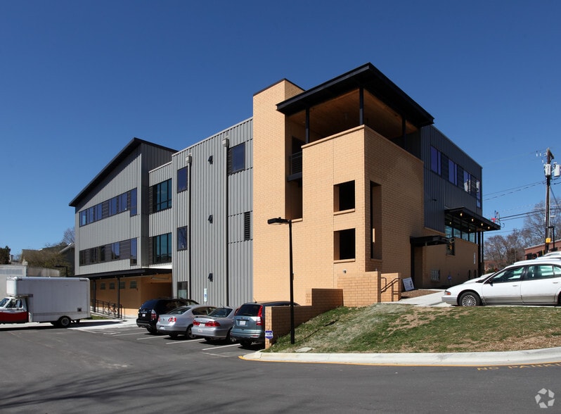 125 W Main St, Carrboro, NC for lease - Building Photo - Image 2 of 3