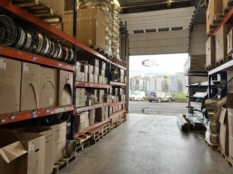 Flex in Nanterre for lease - Building Photo - Image 3 of 11