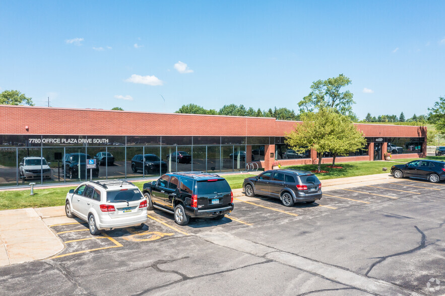 7780 Office Plaza Dr S, West Des Moines, IA for lease - Building Photo - Image 1 of 7