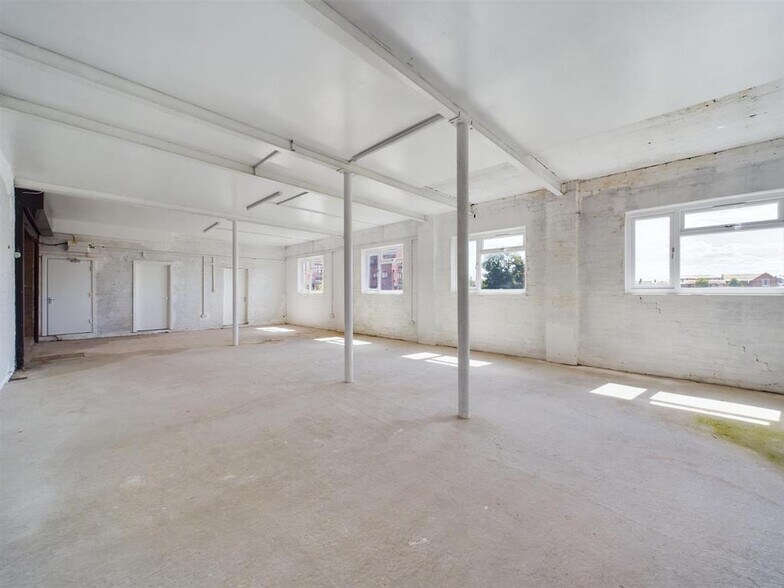 3 Bridge St, Stourport On Severn à louer - Photo du bâtiment - Image 2 de 9