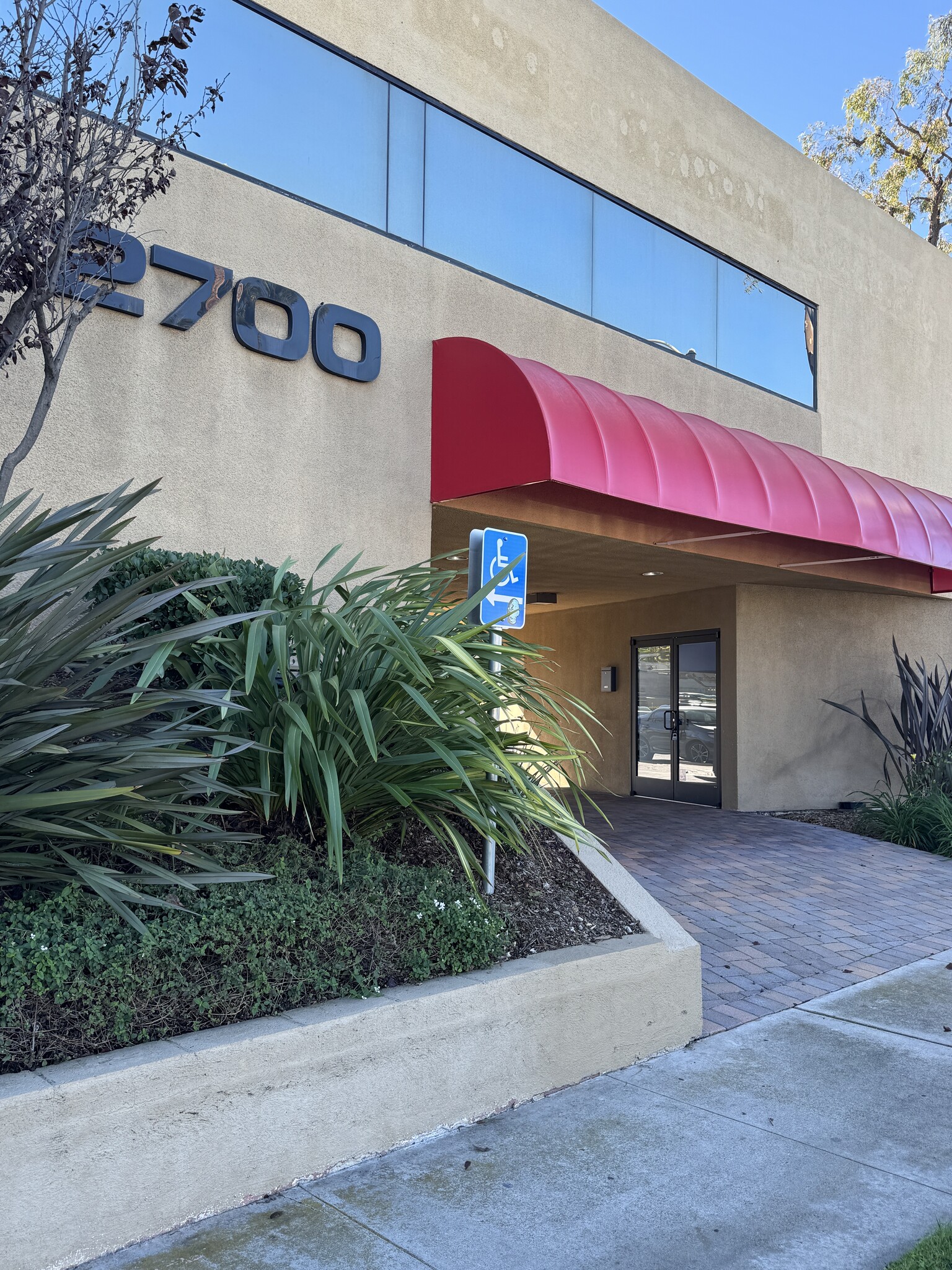 2700-2750 Pacific Coast Hwy, Torrance, CA à louer Photo du bâtiment- Image 1 de 13