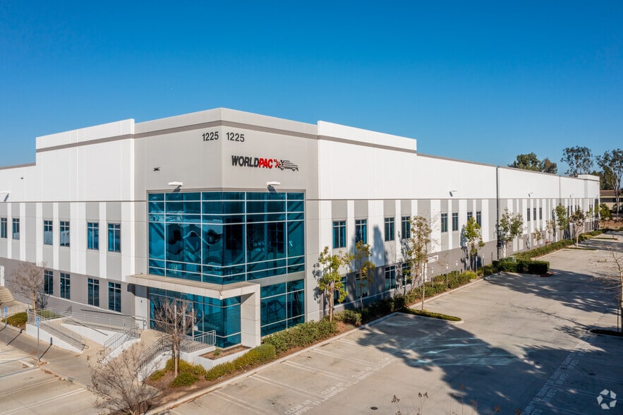 1225 W Imperial Hwy, Brea, CA for lease - Building Photo - Image 2 of 9