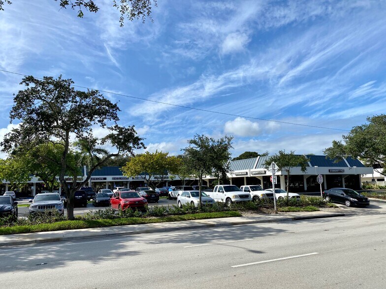 9089-9091 N Military Trl, Palm Beach Gardens, FL à louer - Photo du bâtiment - Image 3 de 7