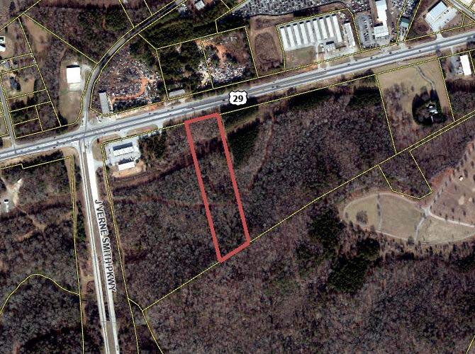 13165 E Wade Hampton Blvd, Greer, SC à vendre - Photo du bâtiment - Image 1 de 2