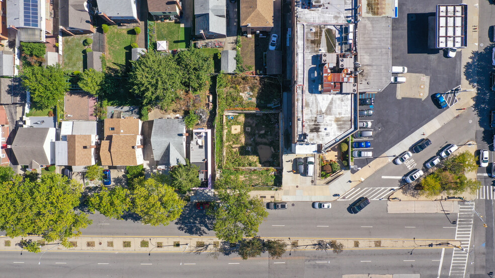 58-43 Francis Lewis Blvd Blvd, Bayside, NY à vendre - Photo de construction - Image 1 de 1