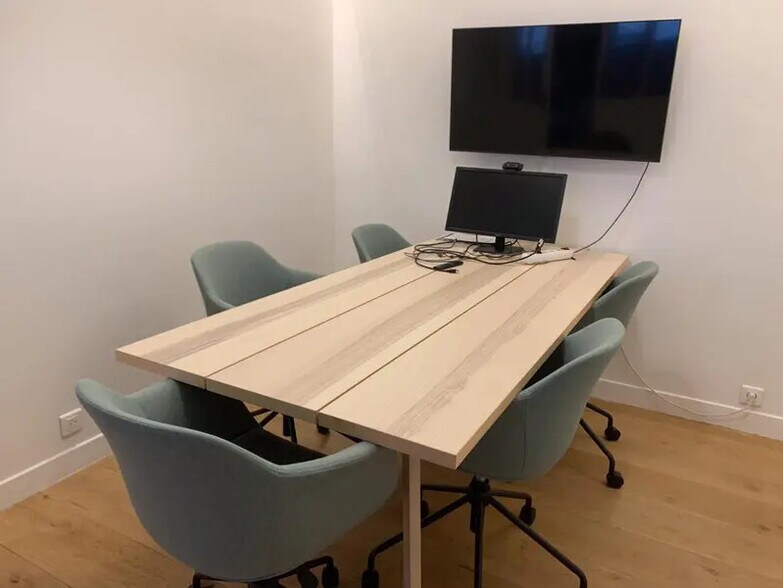 42 Rue D'Enghien, Paris à louer - Photo du bâtiment - Image 3 de 7