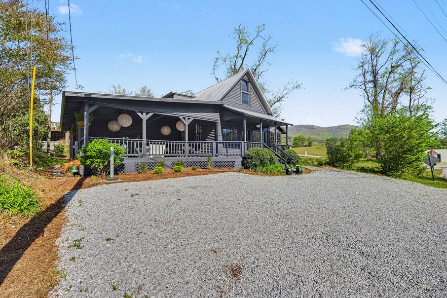 31 Earl St, Clayton, GA for sale - Building Photo - Image 2 of 39