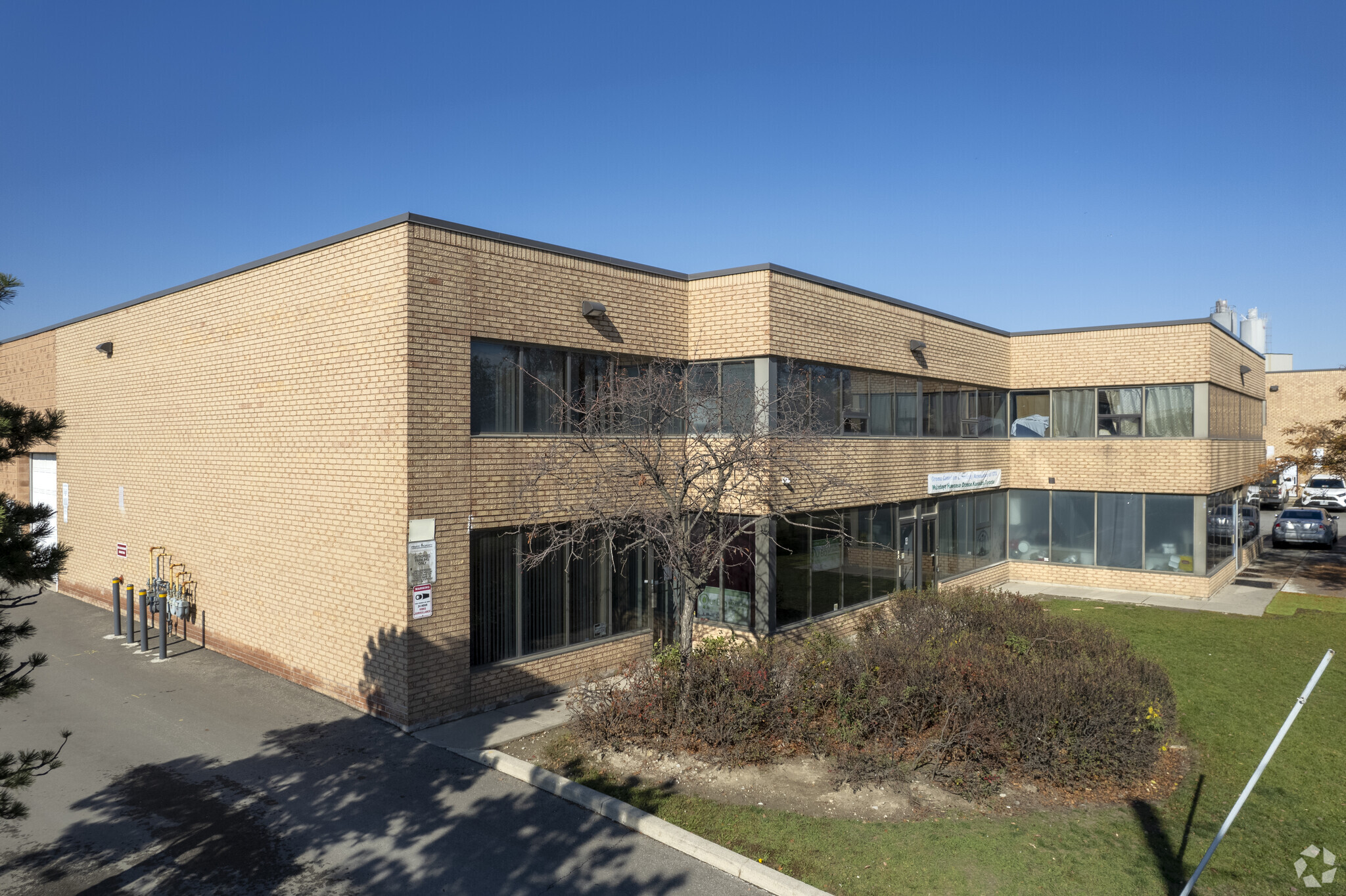 94 Kenhar Dr, Toronto, ON for lease Primary Photo- Image 1 of 8