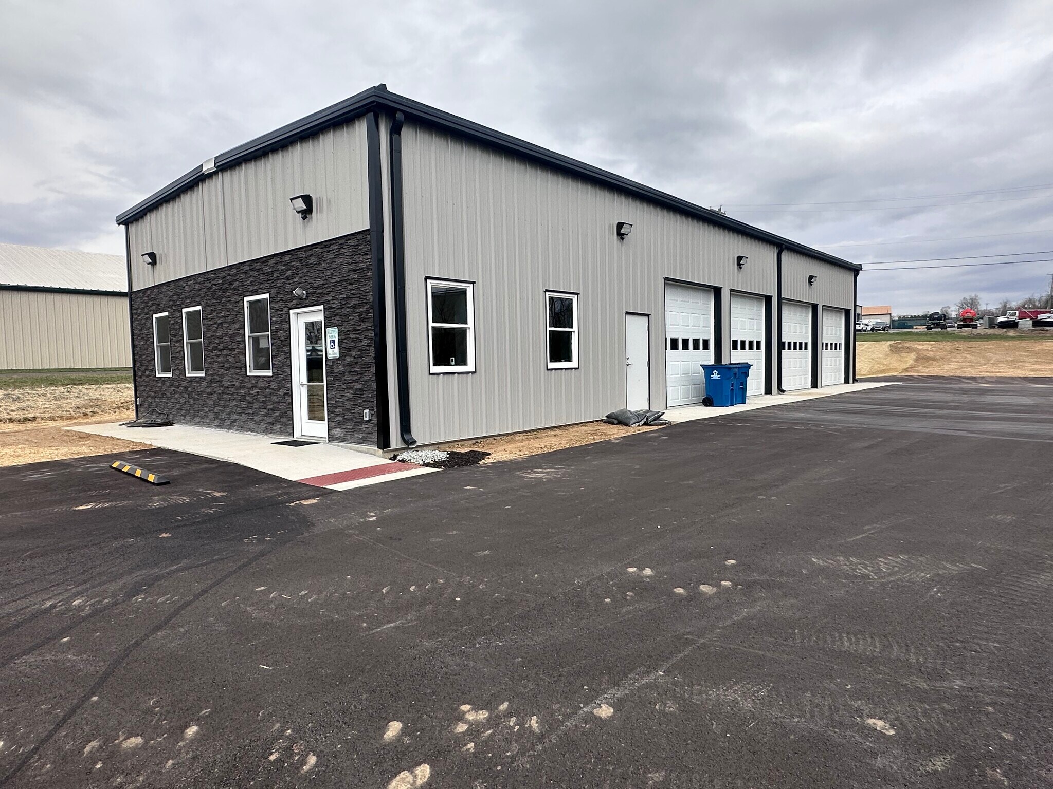 2243 Commerce Pky, La Grange, KY à vendre Photo principale- Image 1 de 13