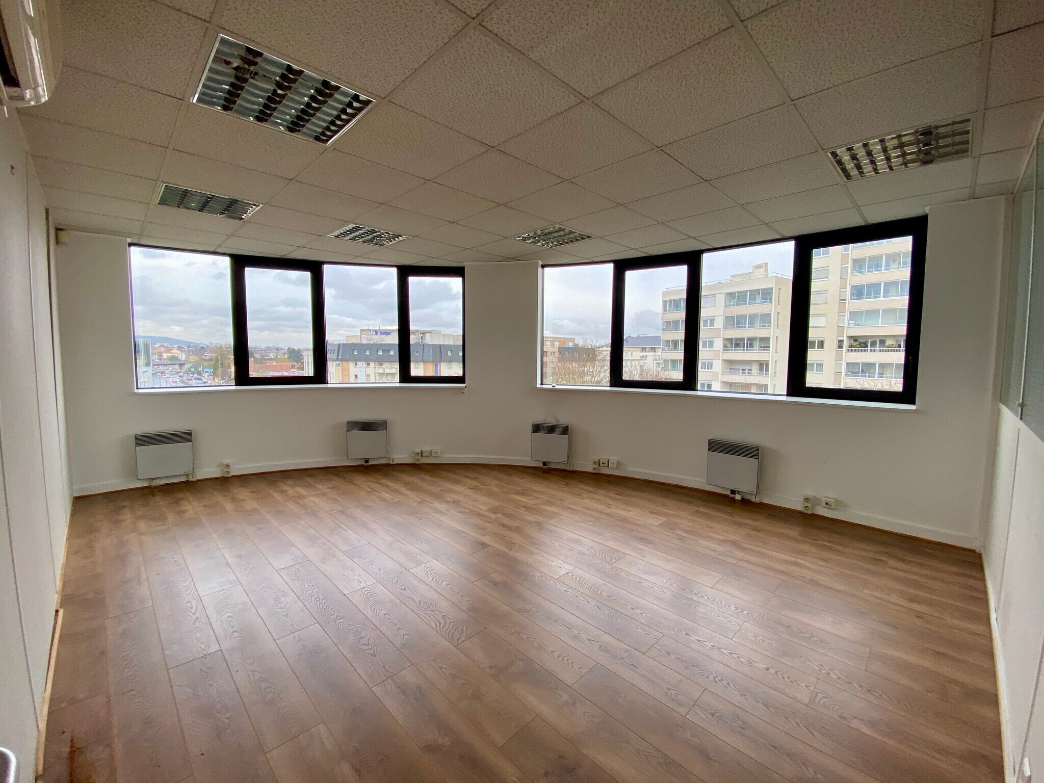 Office in 2-5 Boulevard De La Gare, Saint-Gratien for lease Interior Photo- Image 1 of 8