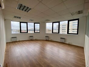 Office in 2-5 Boulevard De La Gare, Saint-Gratien for lease Interior Photo- Image 1 of 8