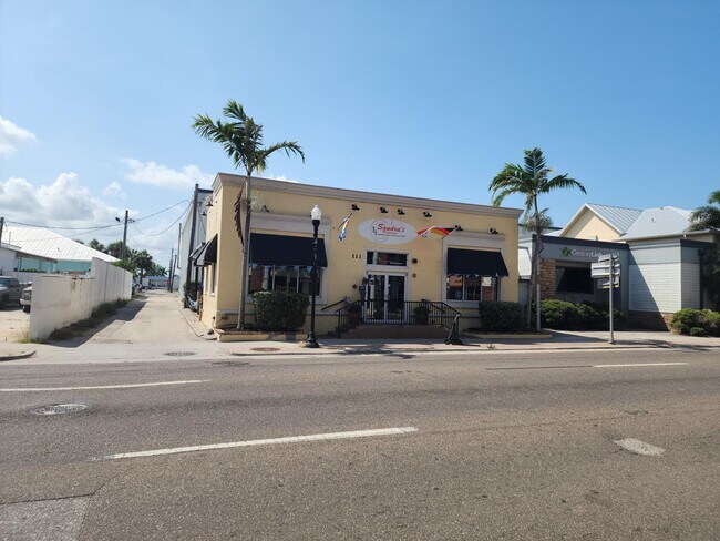 Plus de détails pour 111 W Olympia Ave, Punta Gorda, FL - Commerce de détail à vendre