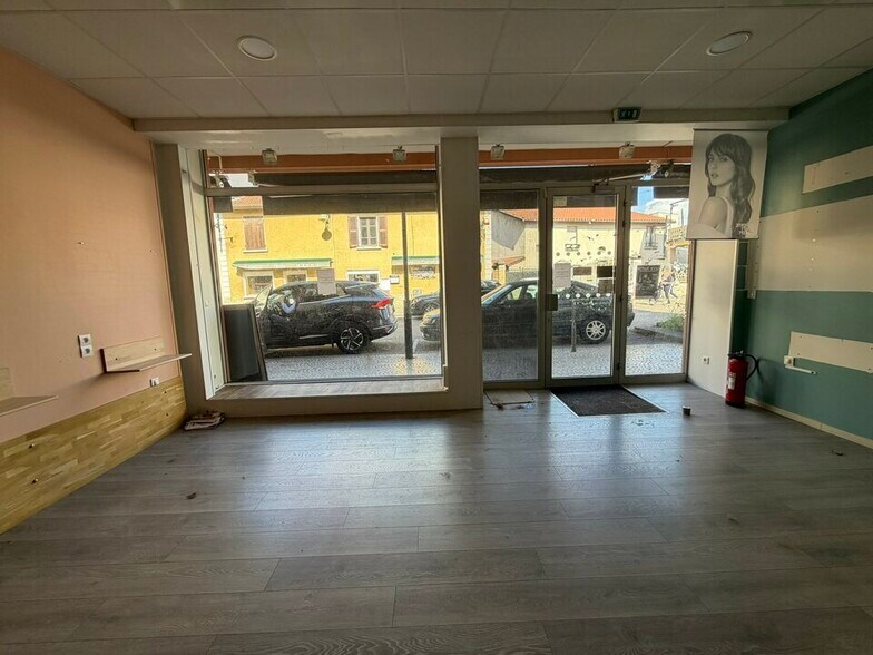 4 Bis Rue Du 11 Novembre 1918, Mions for lease - Interior Photo - Image 2 of 9