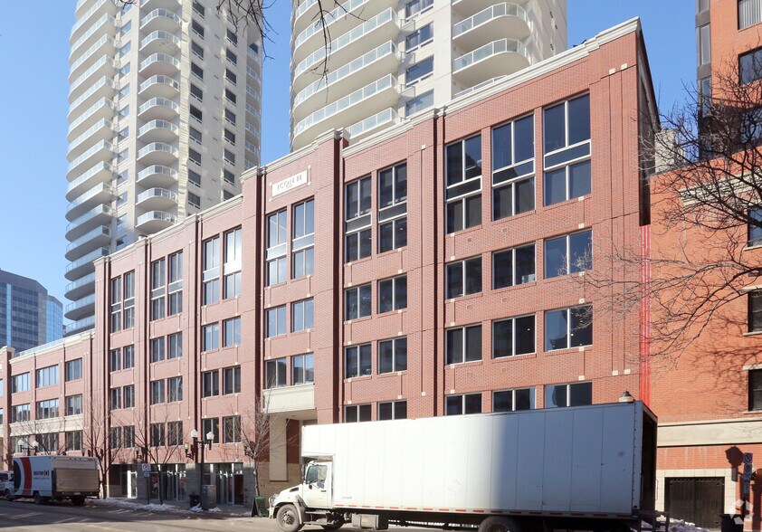 10154 104 St NW, Edmonton, AB à vendre - Photo du bâtiment - Image 3 de 7