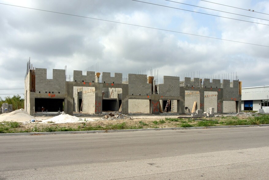 12300 SW 130th St, Miami, FL à vendre - Photo du bâtiment - Image 2 de 9