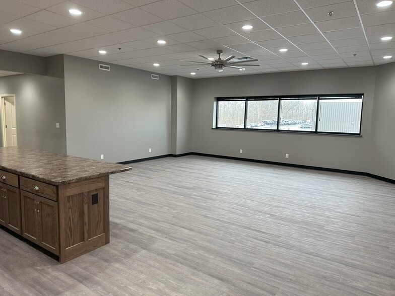 103 E Kam Dr, Pittsboro, IN à louer - Photo intérieure - Image 2 de 8