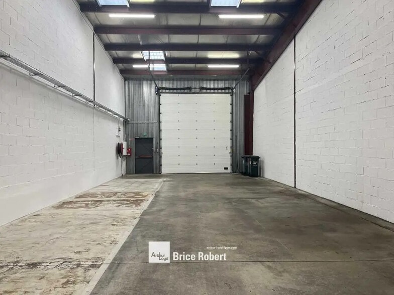 Bureau dans Vaulx-en-Velin à louer - Photo intérieure - Image 2 de 4