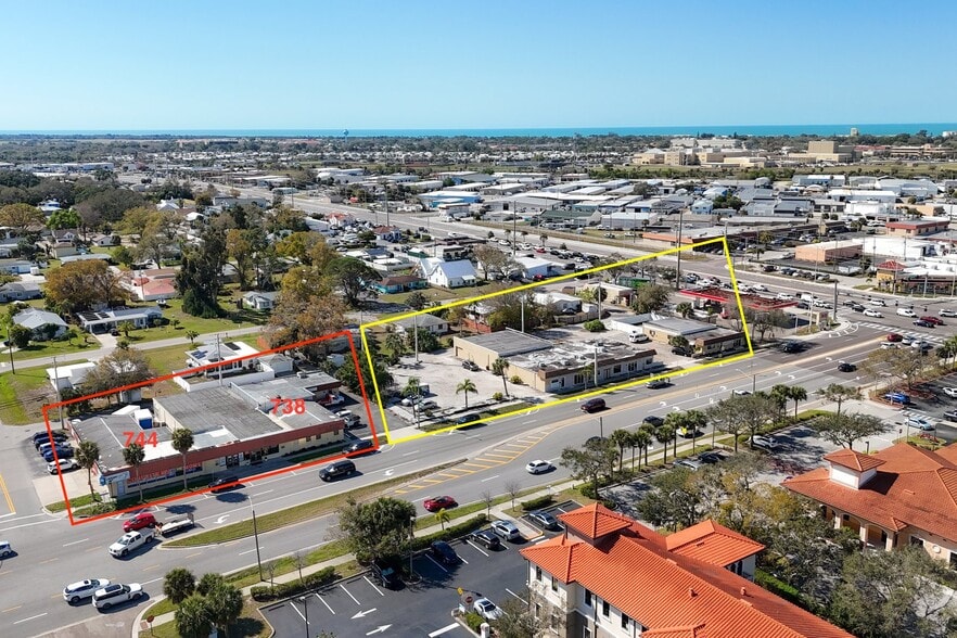 738 -744 E Venice Ave, Venice, FL à vendre - Photo du bâtiment - Image 2 de 8