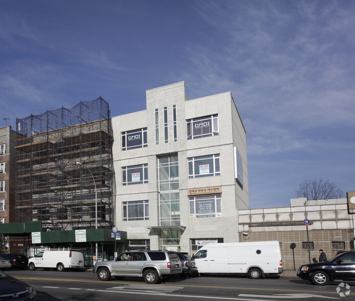 141-47 Northern Blvd, Flushing, NY for sale - Primary Photo - Image 1 of 1