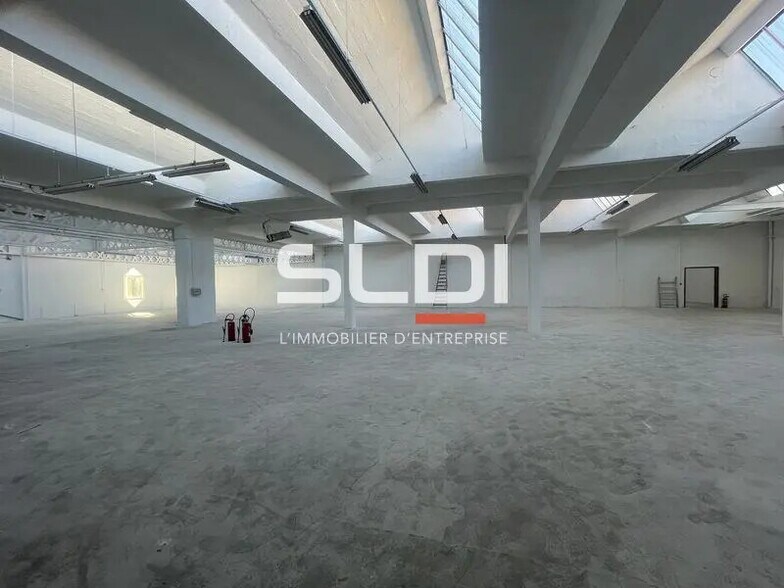 Flex in Villeurbanne for lease - Interior Photo - Image 1 of 4