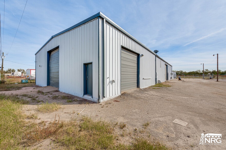 2415 E Highway 80, Midland, TX à louer - Photo du bâtiment - Image 3 de 14