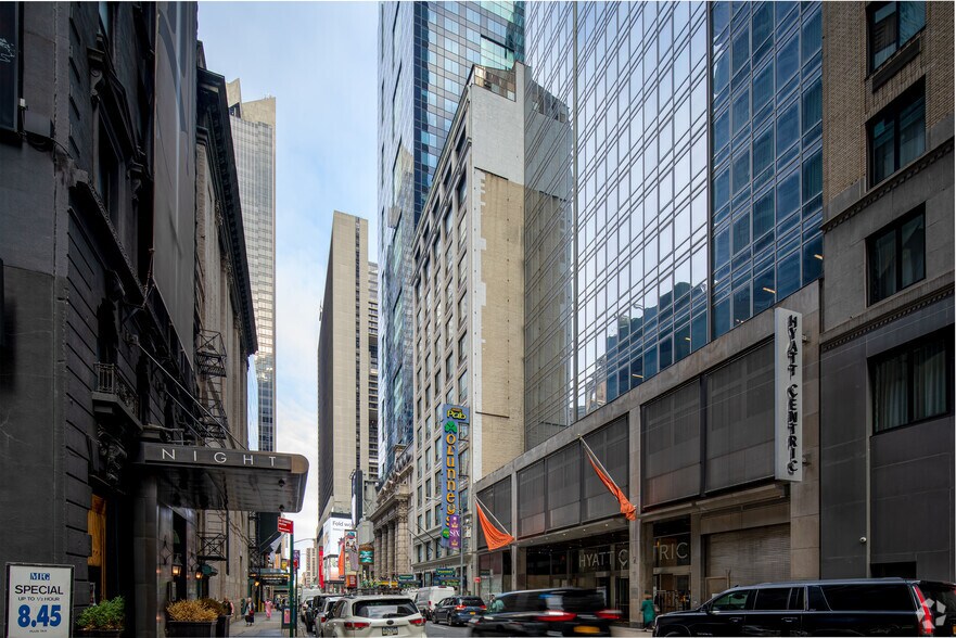145 W 45th St, New York, NY à louer - Photo du bâtiment - Image 1 de 11