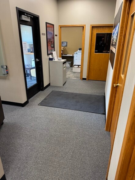 2200 S Washburn St, Oshkosh, WI for lease - Interior Photo - Image 3 of 11