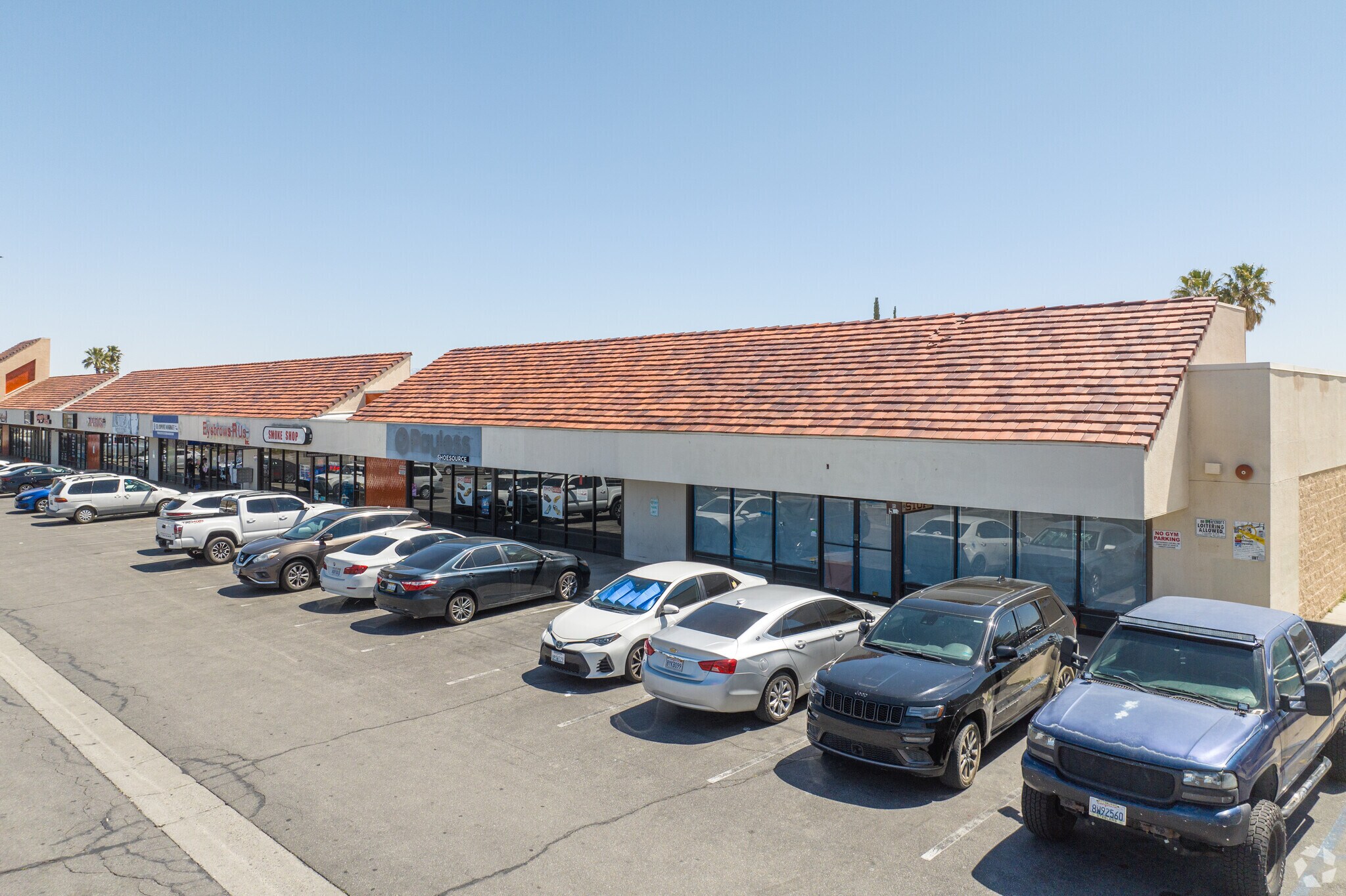 15329 Palmdale Rd, Victorville, CA for lease Primary Photo- Image 1 of 8