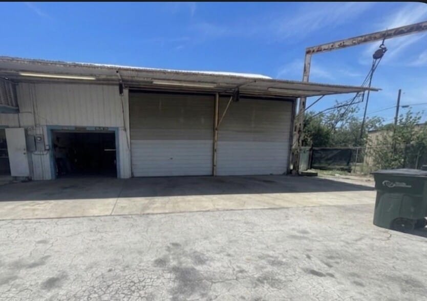402 E 2nd St, Del Rio, TX for sale - Building Photo - Image 2 of 2