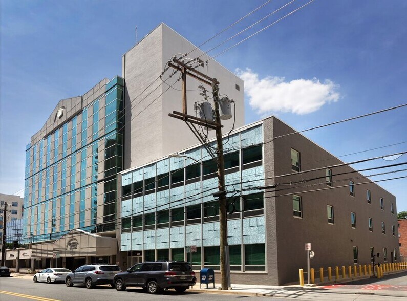 4833 Rugby Ave, Bethesda, MD à louer - Photo du bâtiment - Image 2 de 5