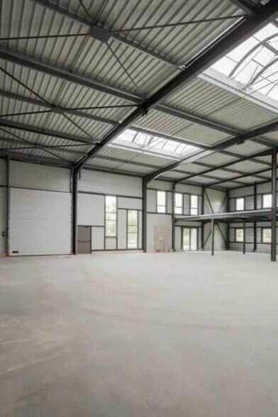 Flex dans Trévoux à louer - Photo du bâtiment - Image 3 de 5