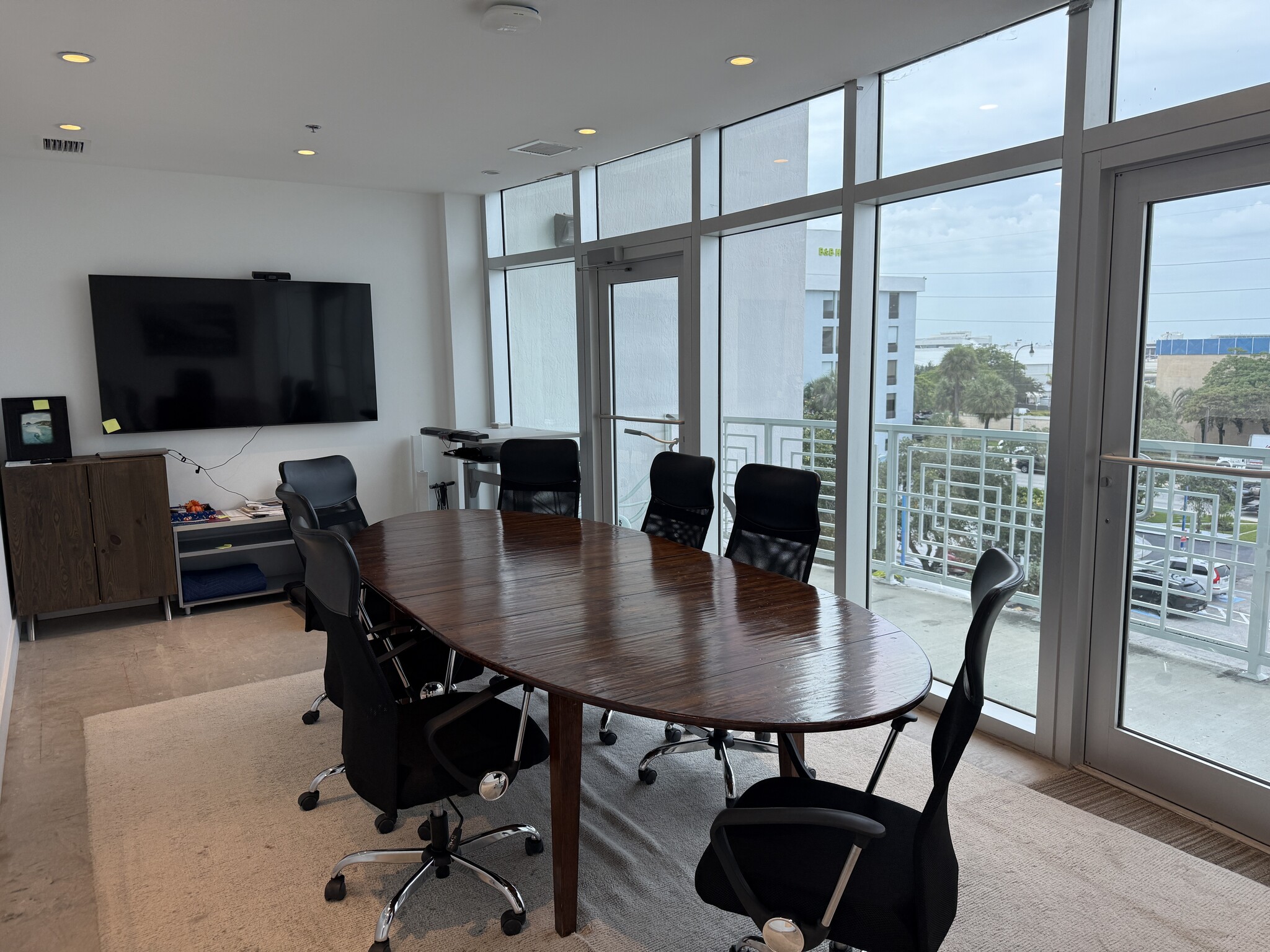 657 South Dr, Miami Springs, FL for lease Interior Photo- Image 1 of 19