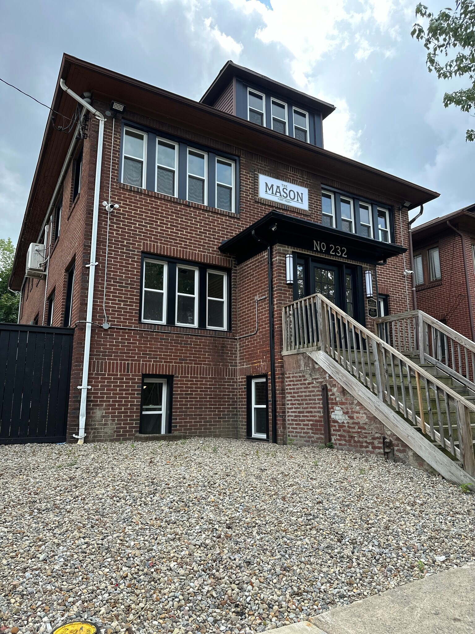 232 Cole Ave, Akron, OH à vendre Photo du bâtiment- Image 1 de 10