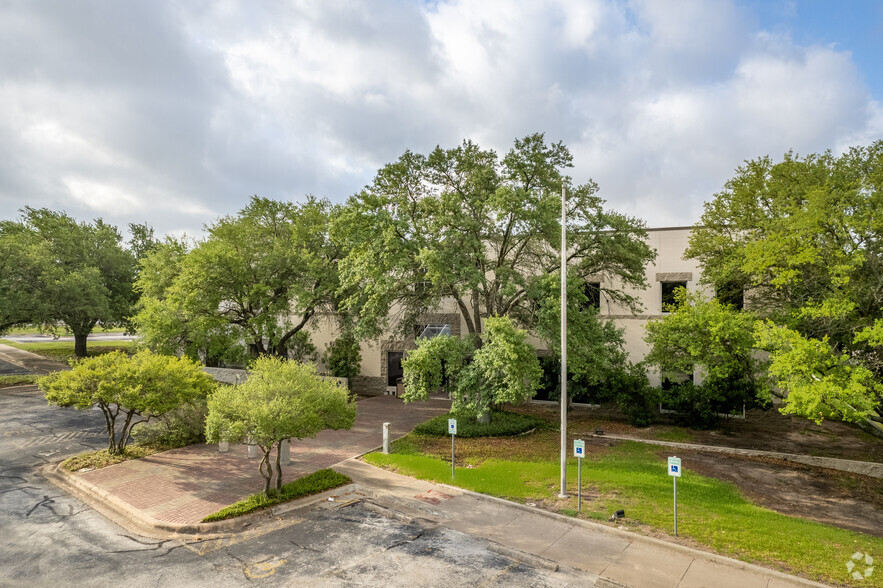 8314 Cross Park Dr, Austin, TX à louer - Photo du bâtiment - Image 3 de 10