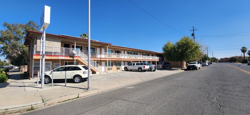 201 S 5th St, Coalinga, CA à vendre - Photo du bâtiment - Image 1 de 1