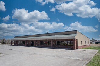 2501 SW Aviation St, Bentonville, AR for lease Building Photo- Image 1 of 6