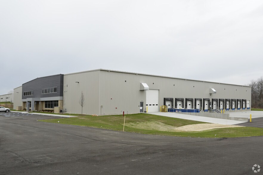 1021 E 40th St, Holland, MI for lease - Primary Photo - Image 1 of 4