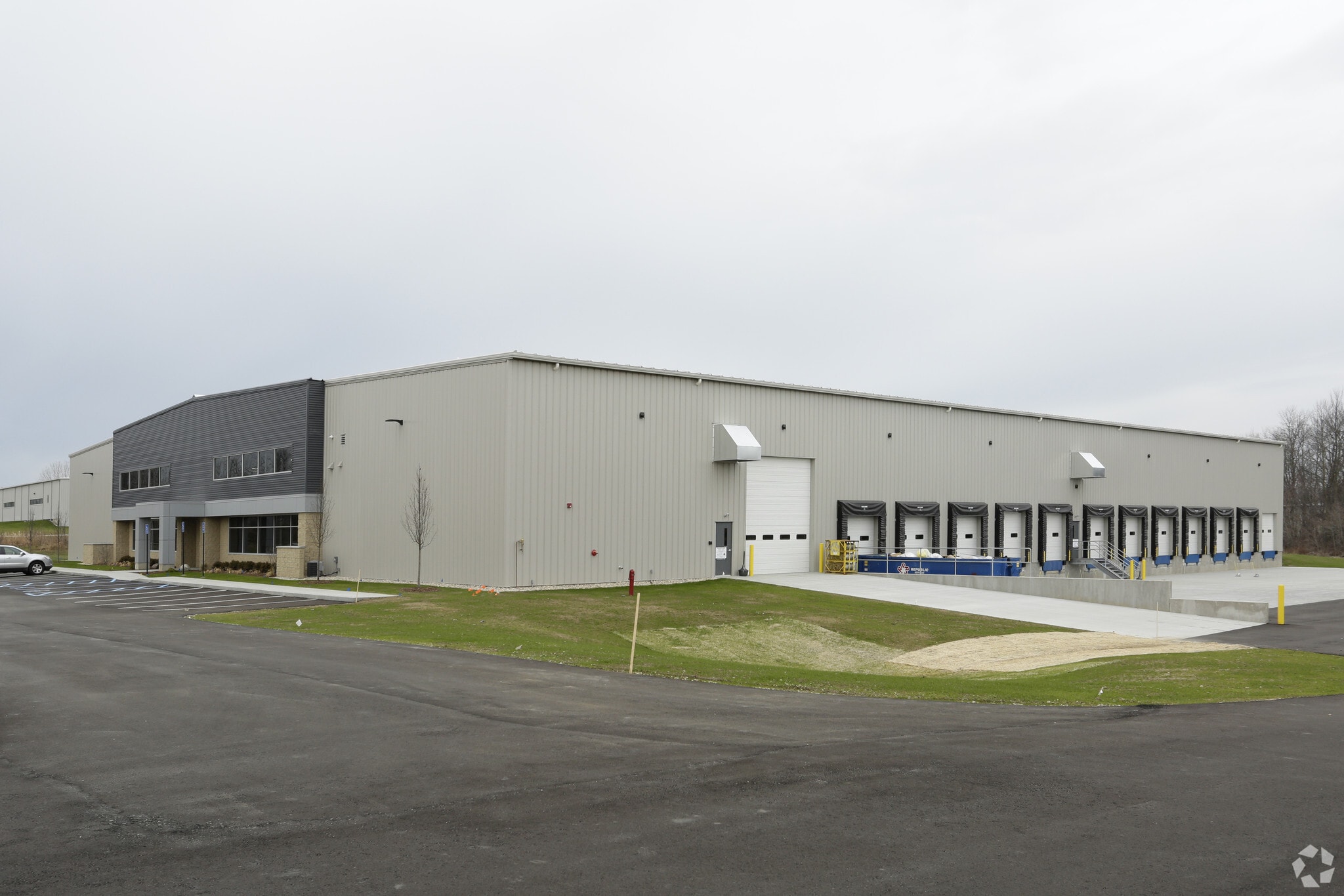 1021 E 40th St, Holland, MI for lease Primary Photo- Image 1 of 5