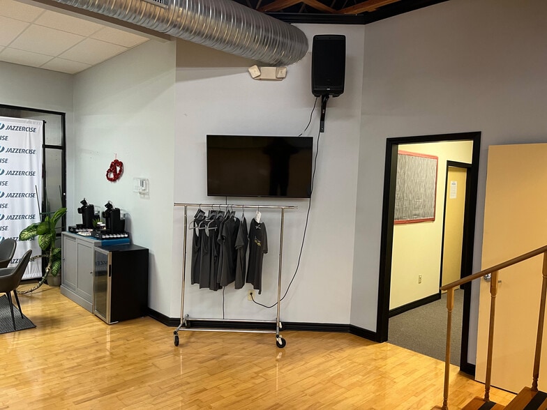 450-462 SW Ward Rd, Lee's Summit, MO for lease - Interior Photo - Image 3 of 12