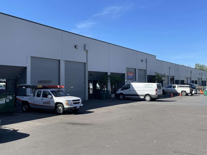 9812-9864 SE Empire Ct, Clackamas, OR for lease - Building Photo - Image 3 of 6