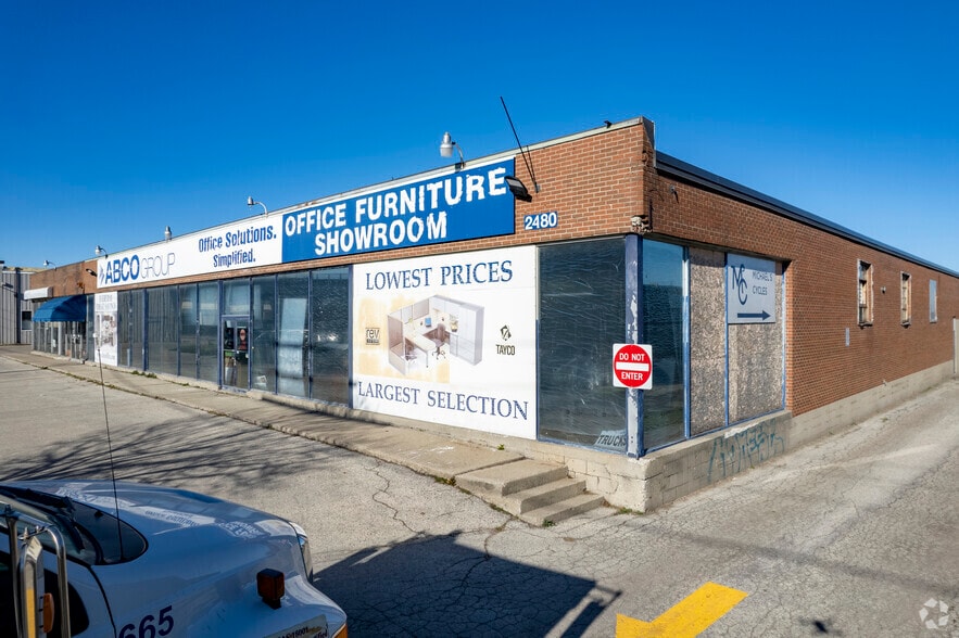 2480 Lawrence Ave E, Toronto, ON for lease - Building Photo - Image 2 of 3