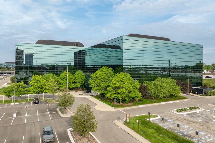 2800 Livernois Rd, Troy, MI for lease - Primary Photo - Image 1 of 13
