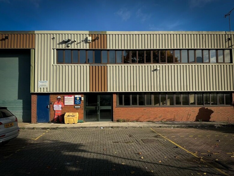 14-19 James Way, Milton Keynes for lease - Building Photo - Image 1 of 1