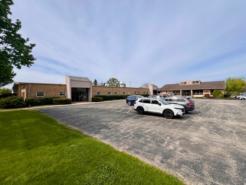 70 Us Highway 45, Grayslake, IL à louer - Photo principale - Image 1 de 7