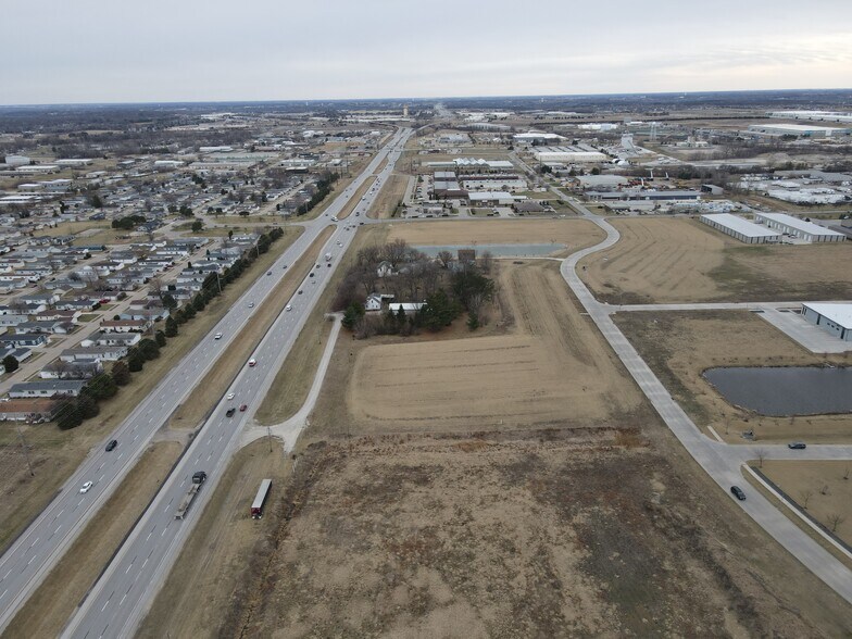 2500 SE Grimes Blvd, Grimes, IA à vendre - Photo du bâtiment - Image 2 de 2