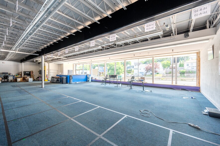 1455-1457 VFW Pky, West Roxbury, MA à vendre - Photo intérieure - Image 3 de 7