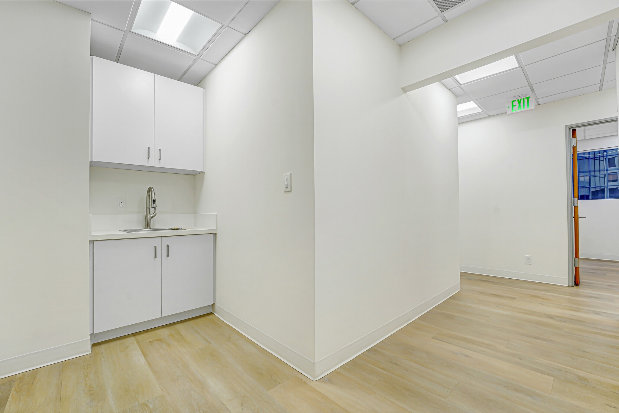 11600 Wilshire Blvd, Los Angeles, CA for lease Interior Photo- Image 1 of 6